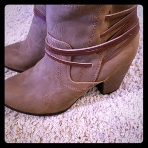 Women's brown ankle boots sz 8